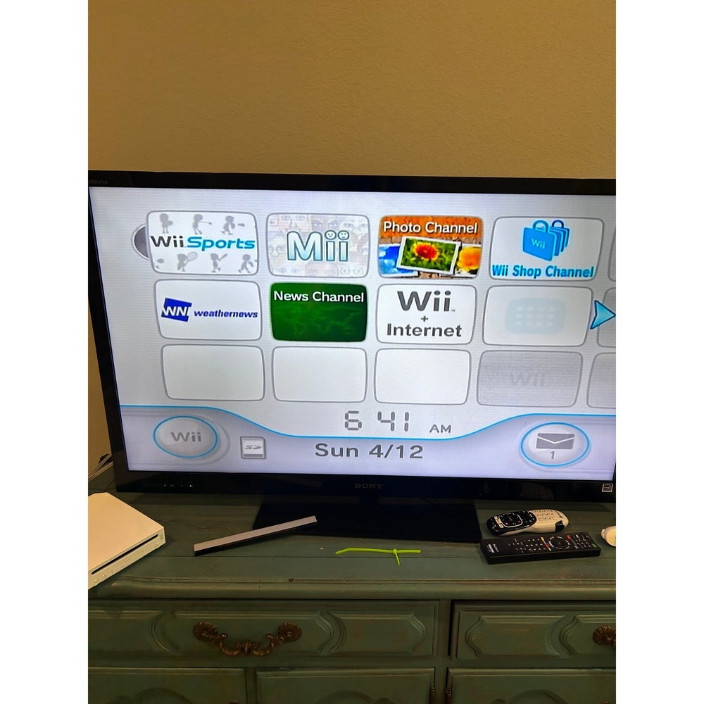 Vintage Nintendo Wii RVL-001 CIB Wii Sports Tested GameCube Compatible